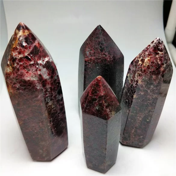 Granat - Cristale naturale - Pietre semipretioase