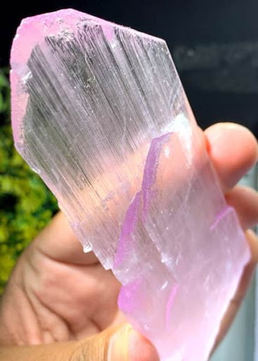Kunzit - Cristale naturale - Pietre semipretioase