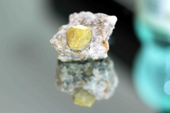 Rhodizit - Cristale naturale - Pietre semipretioase