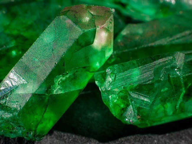 Smarald - Proprietati terapeutice si informatii despre cristal