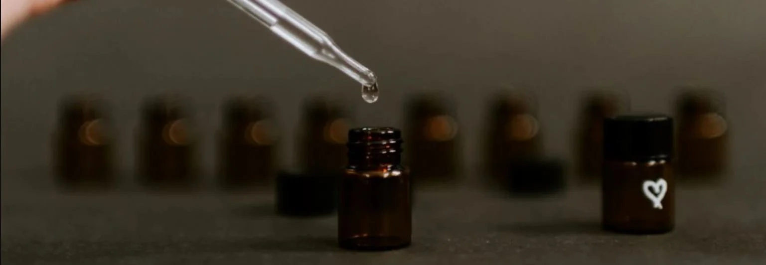 15 Utilizari impresionante si practice pentru uleiurile esentiale-sticle de ulei