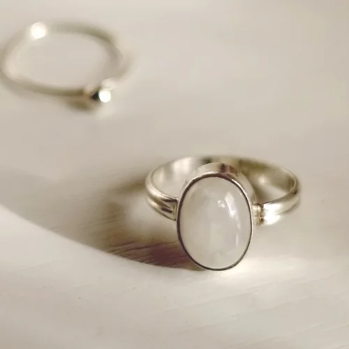 Beneficiile cristalului alb si pietrele populare